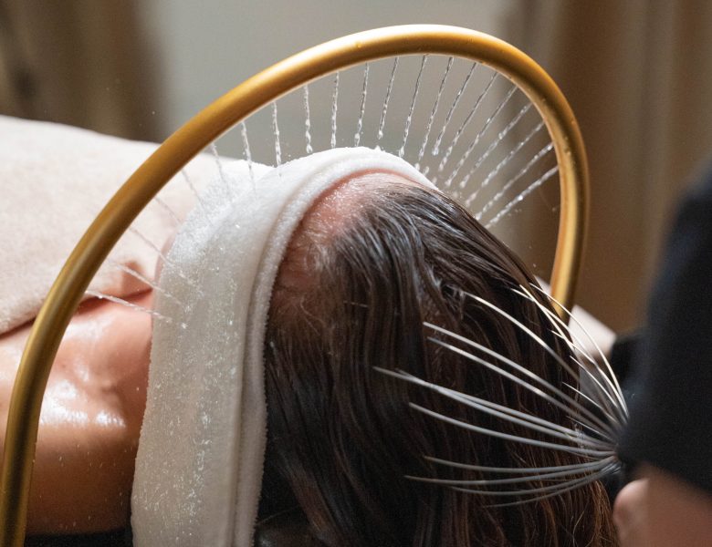 Head Spa : l’art du bien-être capillaire qui séduit les amateurs de détente absolue