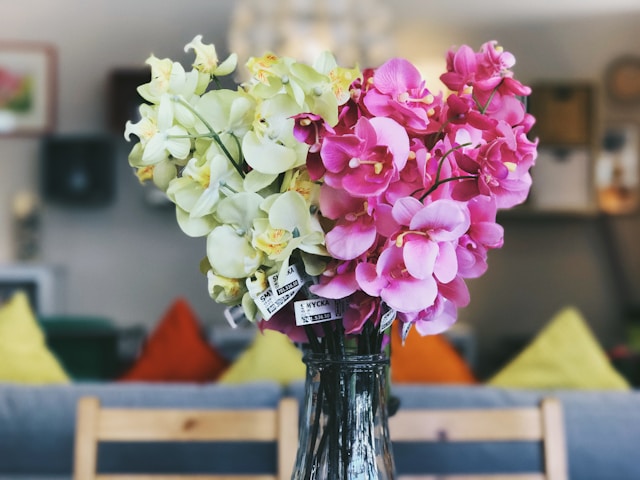 La symbolique du cœur dans le rituel de deuil : comment exprimer son attachement par l&rsquo;art floral durable